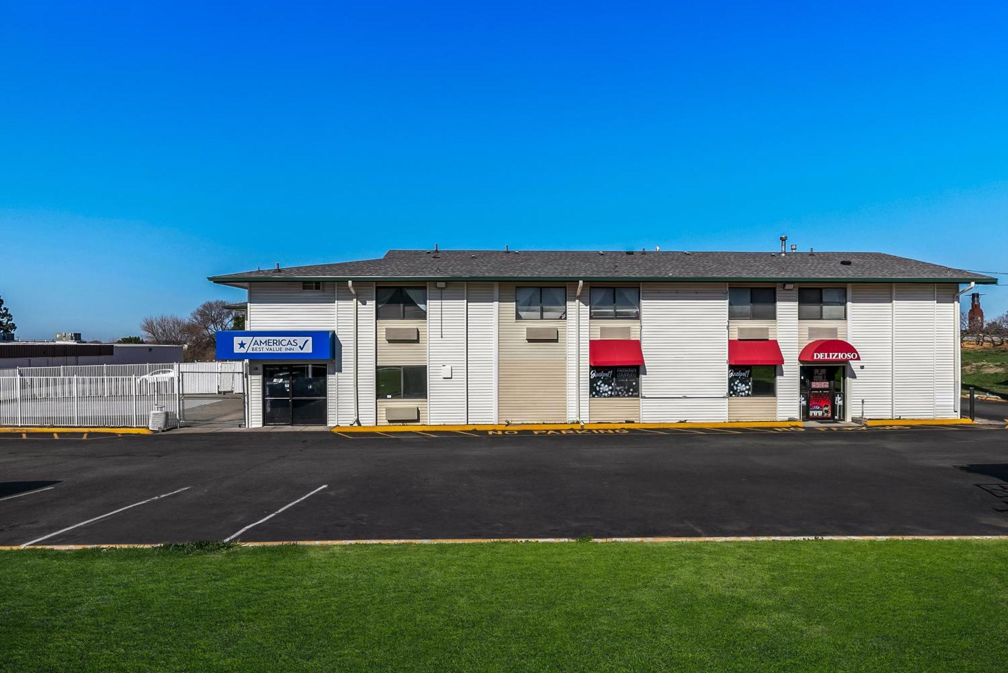 Americas Best Value Inn - Lincoln Airport Exterior photo