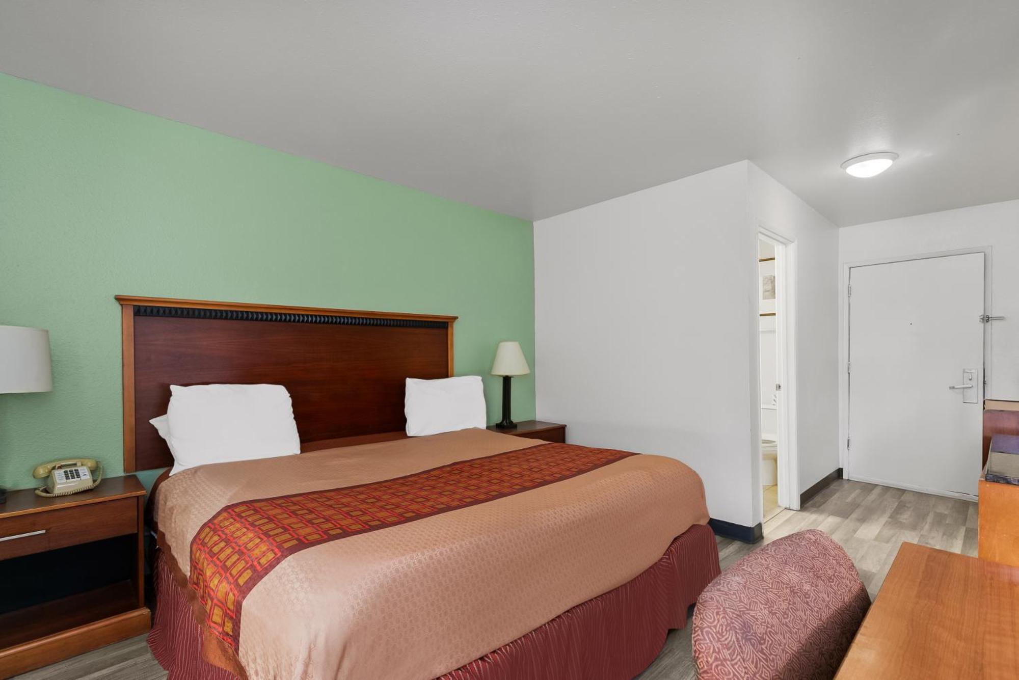 Americas Best Value Inn - Lincoln Airport Exterior photo