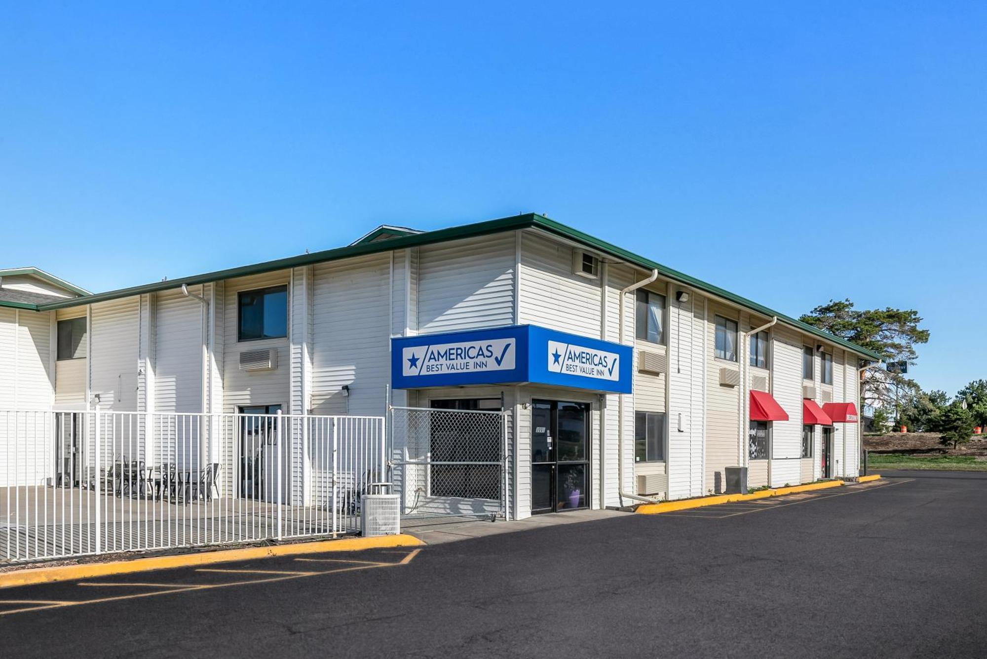 Americas Best Value Inn - Lincoln Airport Exterior photo