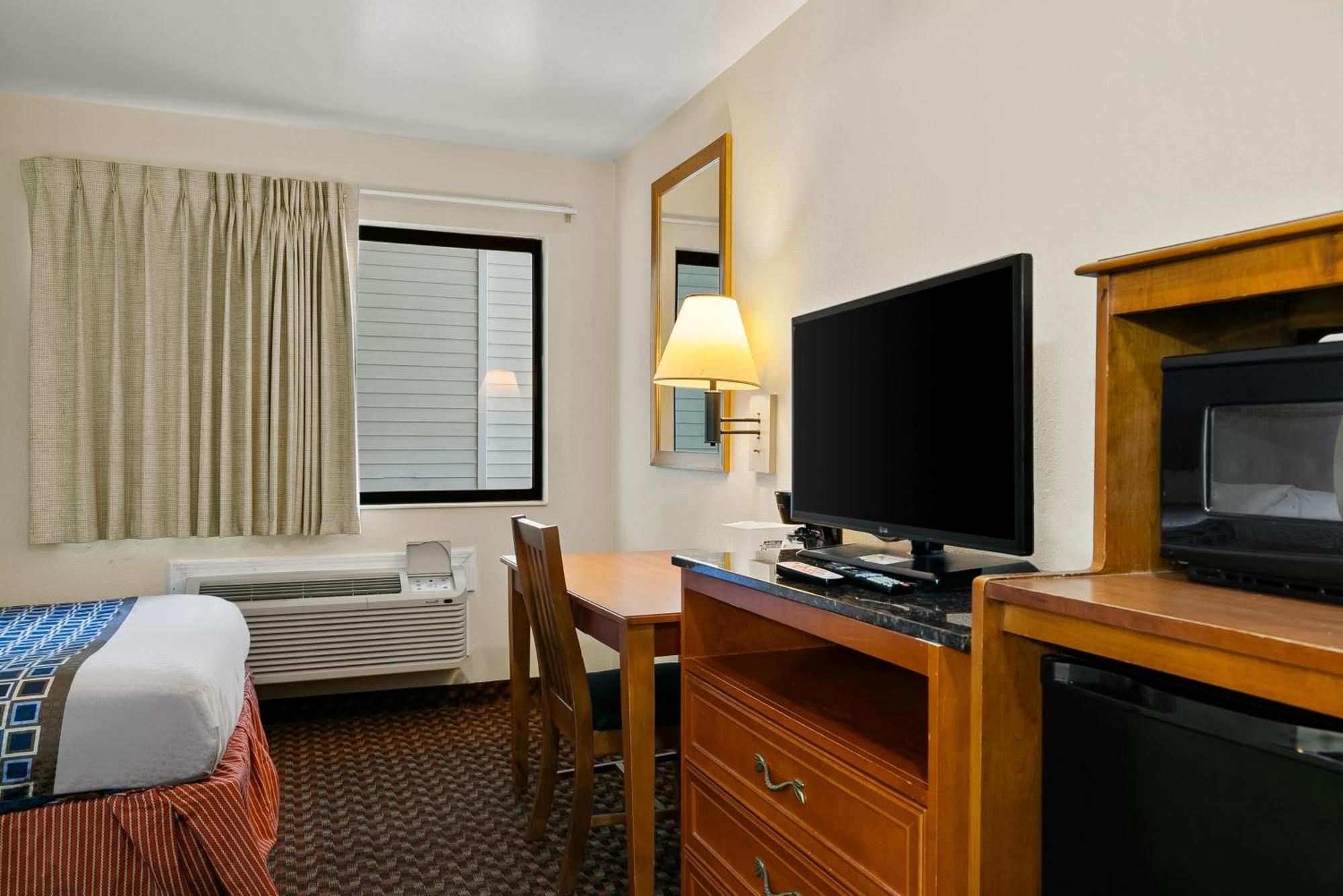 Americas Best Value Inn - Lincoln Airport Exterior photo