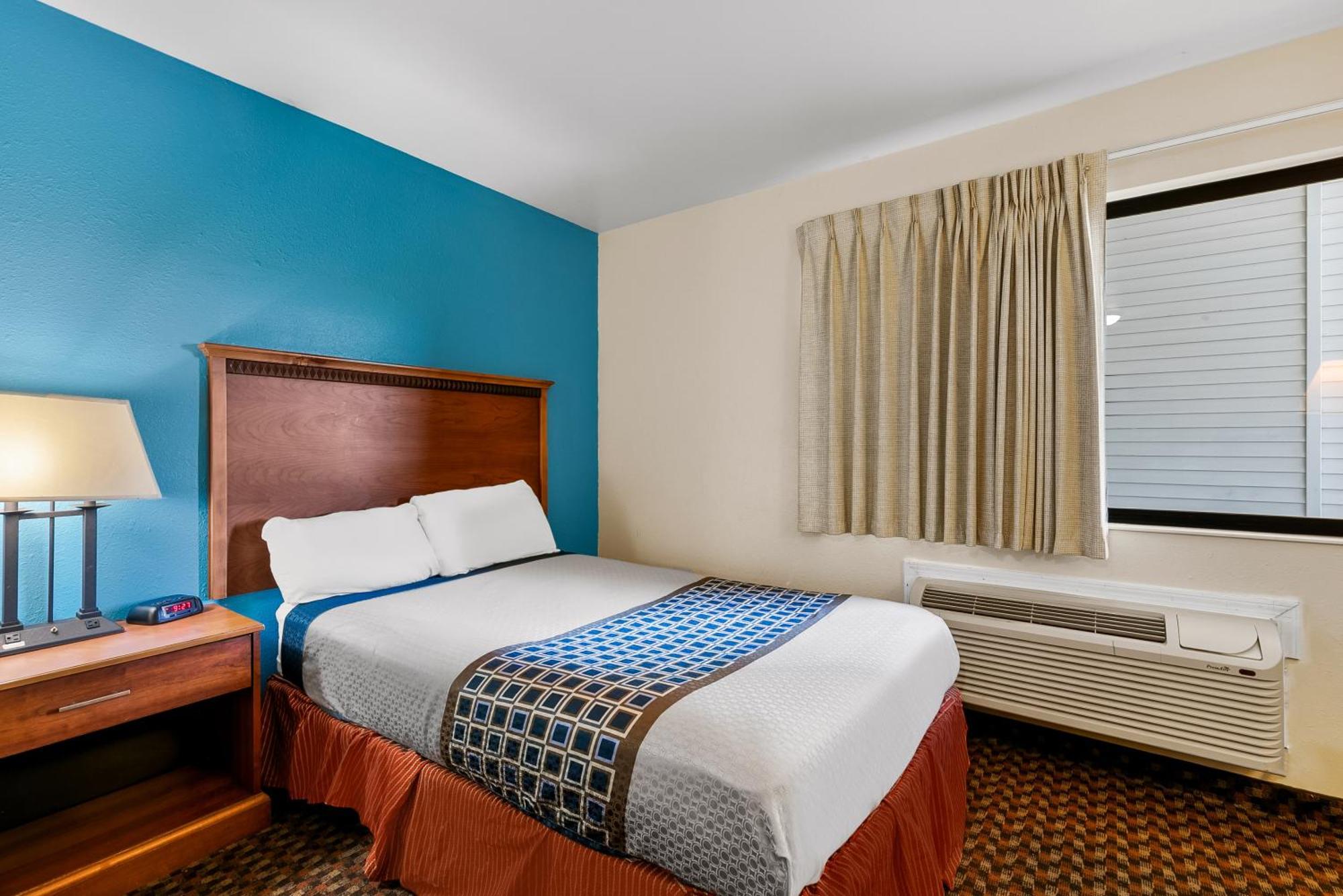 Americas Best Value Inn - Lincoln Airport Exterior photo